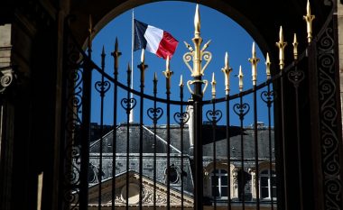Franca ndërroi ngjyrën e flamurit, por atë nuk e kishte vërejtur askush deri më tani