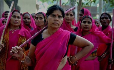 Njihuni me gratë nga India që nuk heshtin përballë dhunës së meshkujve, përkundrazi – ato u kundërpërgjigjen me të njëjtën monedhë
