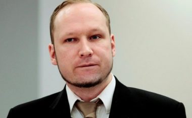 Anders Breivik u dërgon nga burgu letra të mbijetuarve dhe familjarëve të sulmeve të tij