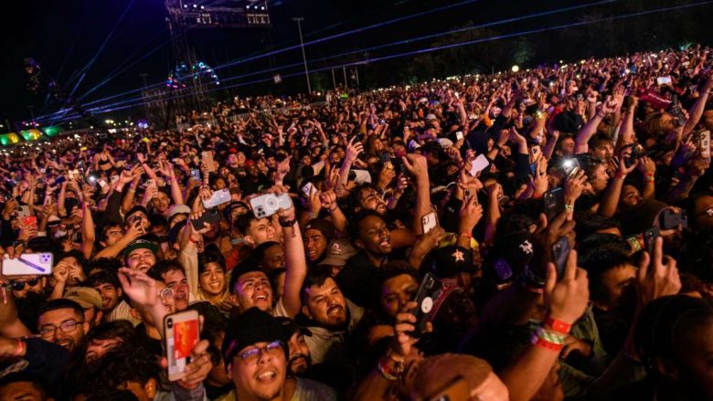 Tragjedia në festivalin “Astroworld” – Travis Scott u akuzua dy herë në të kaluarën për nxitje të incidenteve në koncertet e tij