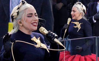 Lady Gaga thotë se kishte veshur fustan antiplumb gjatë performancës në inaugurimin e presidentit Joe Biden
