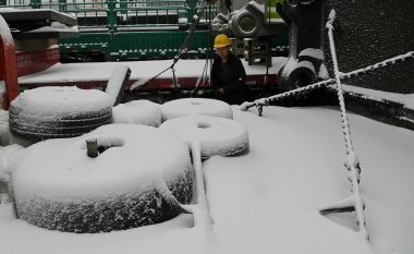  “Zbardhet” Kina, reshjet e mëdha të borës bllokuan autostradat – anulohen udhëtimet me trena e aeroplanë