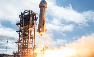 Blue Origin do të dërgojë gjashtë turistë në hapësirë ​​në dhjetor