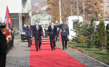 Kryeministri kroat arrin në Kosovë, pritet me ceremoni shtetërore nga Kurti