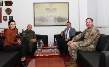 Mehaj pret në takim komandantin e ri të FSK-së: Gjeneral Jashari me objektiva të qarta për të ardhmen e Forcës së Sigurisë