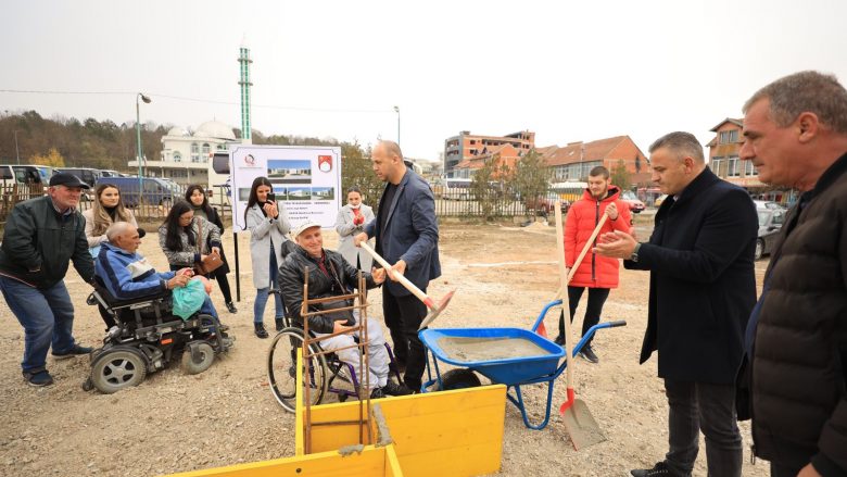 Në Skenderaj inaugurohet ndërtimi i objektit për personat me nevoja të veçanta