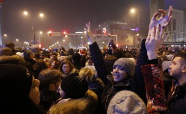 Pothuajse gjysma e të rinjve mendojnë të largohen nga Bosnja