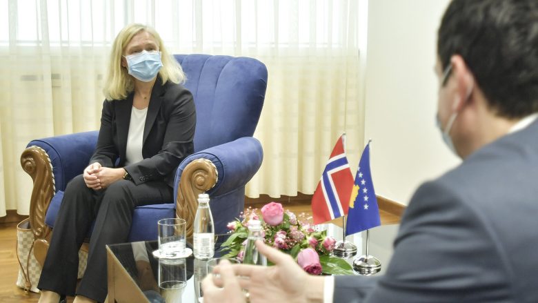 Kurti takon drejtoren për Evropën Juglindore të Norvegjisë, flasin për bashkëpunimin ndërmjet dy shteteve