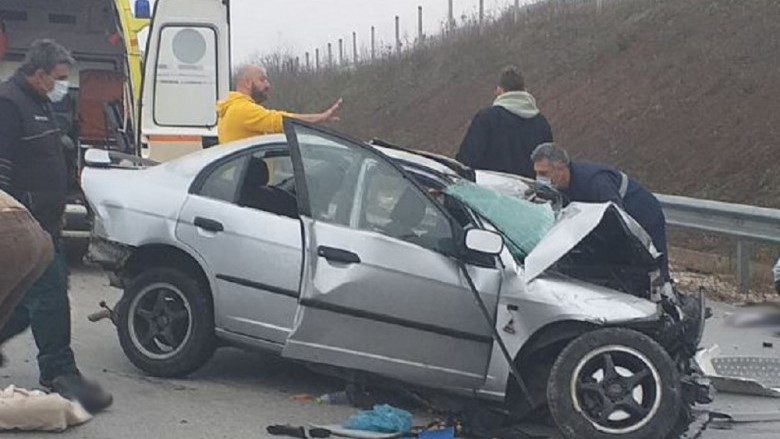 3 pjesëtarë të familjes shqiptare vdesin në një aksident në Greqi, shpëton i mituri