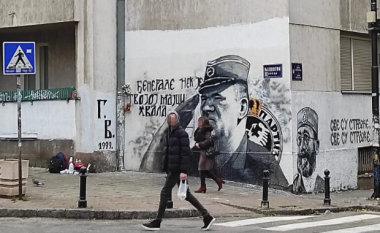 Pranë muralit të Ratko Mlladiqit në Beograd, shfaqet edhe ai i Drazha Mihajlloviqit