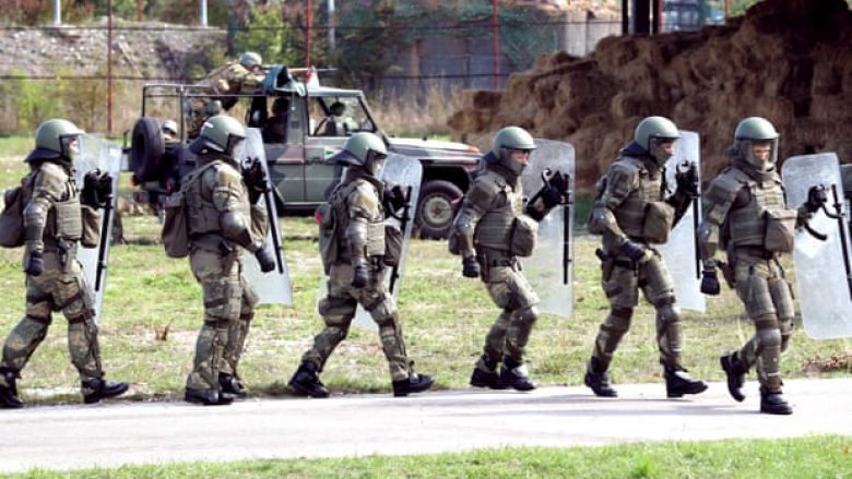 Bosnja dhe Hercegovina është në rrezik të shpërbërjes dhe luftës së re, paralajmëron zyrtari më i lartë i BE-së