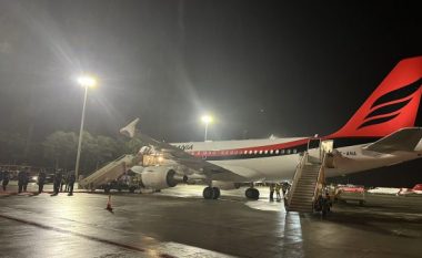 Edi Rama mbërrin në Beograd me një aeroplan të “Air Albania”