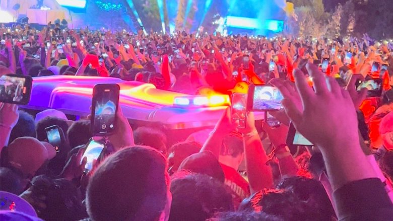 Festivali “Astroworld”: Travis Scott thuhet se ndaloi performancën për të ndihmuar fansat