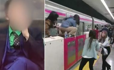 Sulmi në metronë e Tokios, ai goditi me thikë 10 persona, ndezi një zjarr – pastaj, burri me kostumin e Joker-it shfaqet ‘i qetë, duke pirë cigare’
