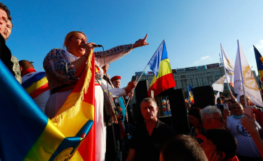 Politikanët rumunë përhapin dezinformata për vaksinimin