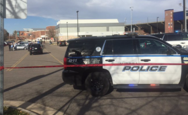 Tre adoleshentë qëllohen me armë zjarri në parkingun e një shkolle në Denver