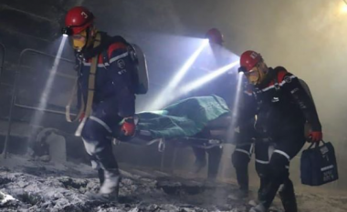 Të paktën 52 të vdekur dhe 35 të zhdukur nga zjarri në një minierë në Siberi