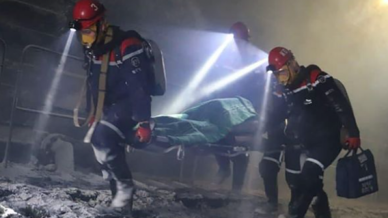 Të paktën 52 të vdekur dhe 35 të zhdukur nga zjarri në një minierë në Siberi