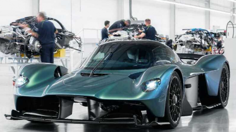 Aston Martin filloi prodhimin e modelit ultra-sportiv Valkyrie