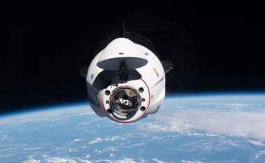 Problemi me tualetet në anijet kozmike të SpaceX do t’i detyrojë astronautët të përdorin ‘të brendshme’ rezervë