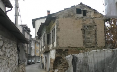 Gostivar, shtëpia shekullore e trashëgimisë kulturore drejt rrënimit, rrezikon banorët