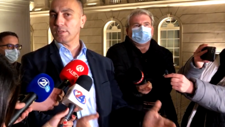 Artan Grubi: Të gjithë partnerët e koalicionit qeveritar janë kundër dorëheqjes së Zaevit