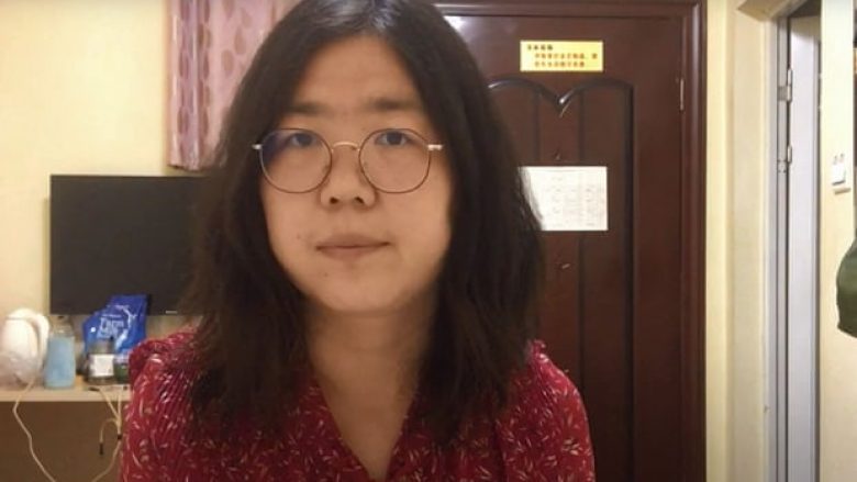 Gazetarja kineze e burgosur për raportimin e COVID-19 është ‘afër vdekjes’, thotë familja e saj – derisa raportohet se është në grevë urie