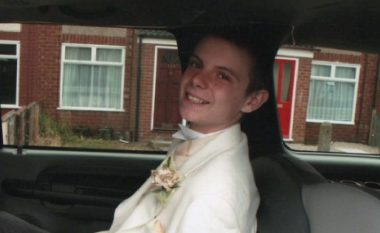 Djali me autizëm nga Anglia kthehet në shtëpi, pas 15 vitesh në spital