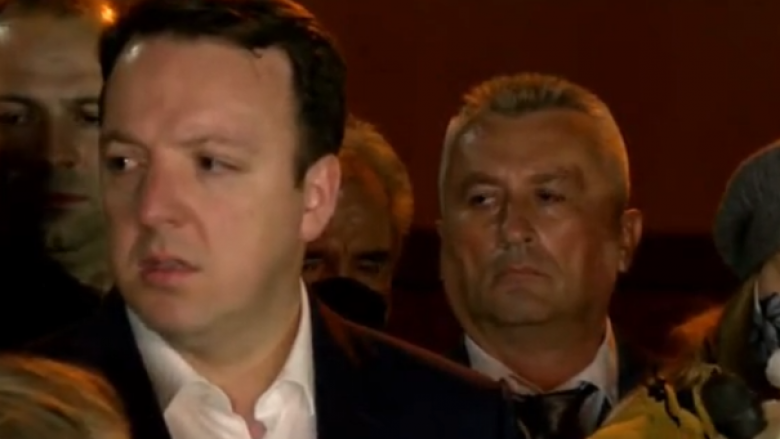 Nikollovski kërkon zgjedhje të parakohshme kuvendare, deputetët e OBRM-PDUKM-së dalin nga kuvendi
