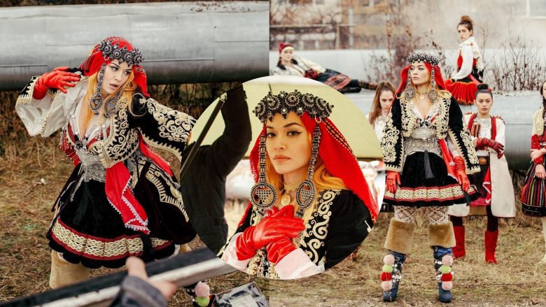 Rita Ora ia dhuron Muzeut Etnografik të Tiranës veshjen e saj tradicionale shqiptare