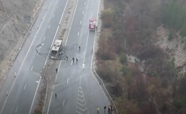 Pamje nga droni i vendit në Bullgari ku u aksidentua autobusi – me 45 viktima