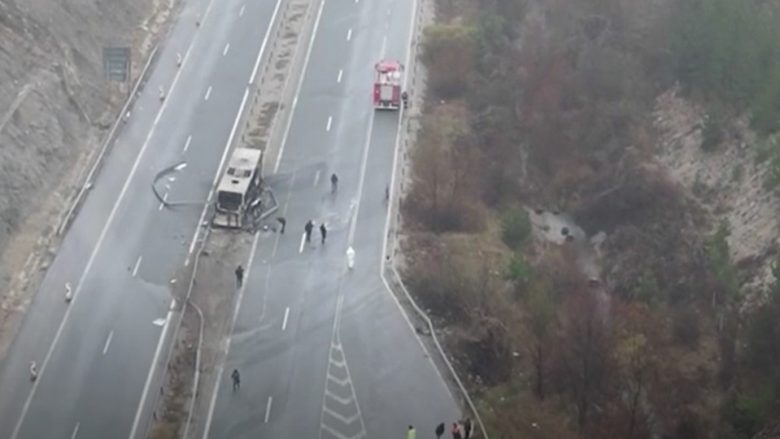 Pamje nga droni i vendit në Bullgari ku u aksidentua autobusi – me 45 viktima