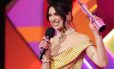 Brit Awards merr kritika për heqjen e kategorive “Artisti më i mirë” dhe “Artistja më e mirë”, disa fansa kërkojnë bojkot