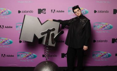 Gjon Muharremaj fiton çmimin “Performuesi më i mirë zviceran” në MTV EMA 2021
