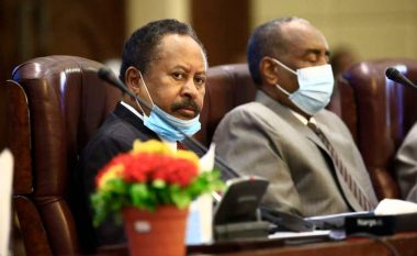 Kryeministri i Sudanit rikthehet në detyrë – pas grushtit të shtetit të muajit të kaluar, kur ai u vu në arrest shtëpiak