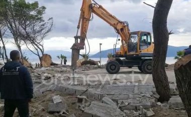 Vijon shembja e 40 ndërtimeve pa leje në Vlorë