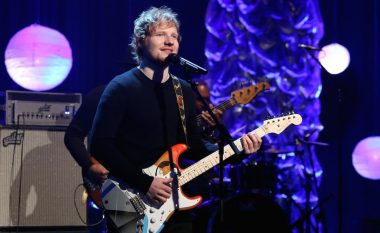 Ed Sheeran iu rikthehet performancave pas shërimit nga COVID-19