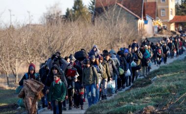 Kosova pret e përcjell migrantë