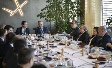 Kurti diskutoi me Odën Tregtare Kosovaro-Turke për mundësitë e investimeve në Kosovë