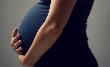 E mitura nga Gjakova mbet shtatzënë, policia arreston personin me të cilin po bashkëjetonte