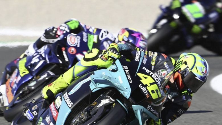 ‘Doktori’ i jep fund karrierës në sportin më të shpejtë në botë – Valentino Rossi fitoi nëntë tituj, në 26 sezone dhe garoi në 432 ‘Grand Prixe’