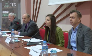 Akademikët ftojnë të rinjtë shqiptar për një angazhim më të madh në politikë