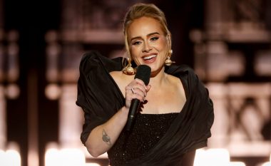 Adele vendos vathë me planetin e Saturnit për t’iu përshtatur tatuazhit të saj kuptimplotë