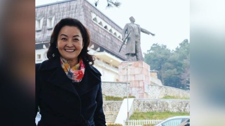 Ambasadorja e SHBA Yuri Kim kthehet në Tropojë, zbulon premtimin që mbajti