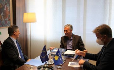 Lumezi dhe shefi i EULEX-it diskutojnë për sundimin e ligjit