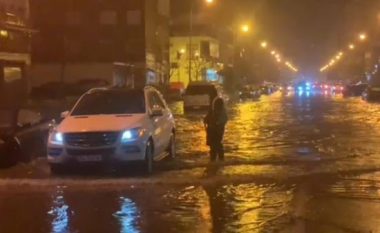Moti i keq, reshjet dhe përmbytjet anulojnë festimet në Vlorë