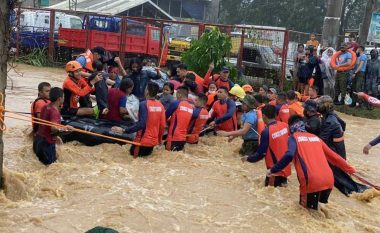 Super-tajfuni Rai krijon situatë kaotike në bregun lindor të Filipineve, evakuohen 10 mijë persona