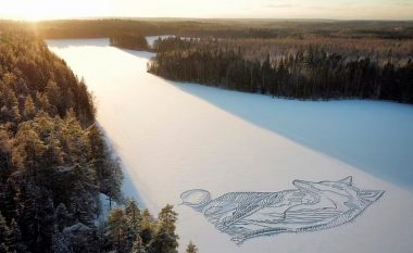 Vizatoi dhelprën mbi liqenin e ngrirë, finlandezi shfaq veprën artistike në një hapësirë prej 100 metra