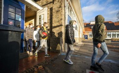 Omicroni mbyll Holandën, qeveria aplikon masat më të rrepta – mbyllen shkollat, universitet e restorantet