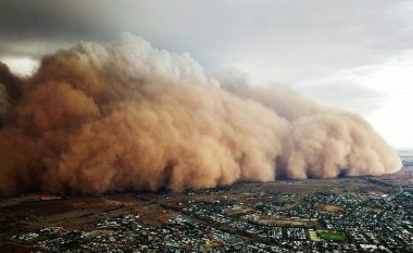 Stuhia e rërës që lëvizte me 110 kilometra në orë, “gëlltit” qytetin australian